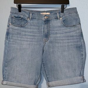 Levi’s women’s Bermuda shorts